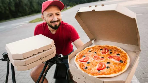 Ordinare la pizza con consegna a domicilio: i vantaggi del servizio